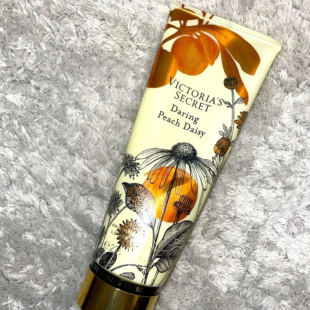 Victoria secret limited ediiton darling peach daisy body lotion